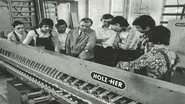 Las primeras chapadoras de cantos de HOLZ-HER Hito de HOLZ-HER: 1969