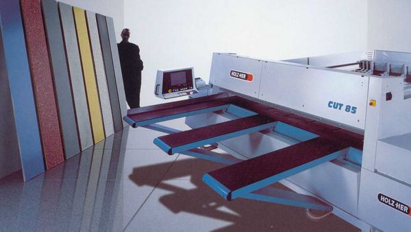 Las primeras seccionadoras de HOLZHER Hito de HOLZ-HER: 2002